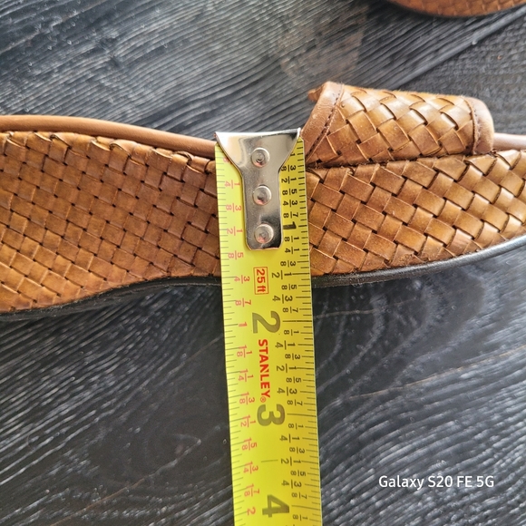 STUART WEITZMAN Designer size 7 leather cognac colored sandals. - Picture 4 of 16